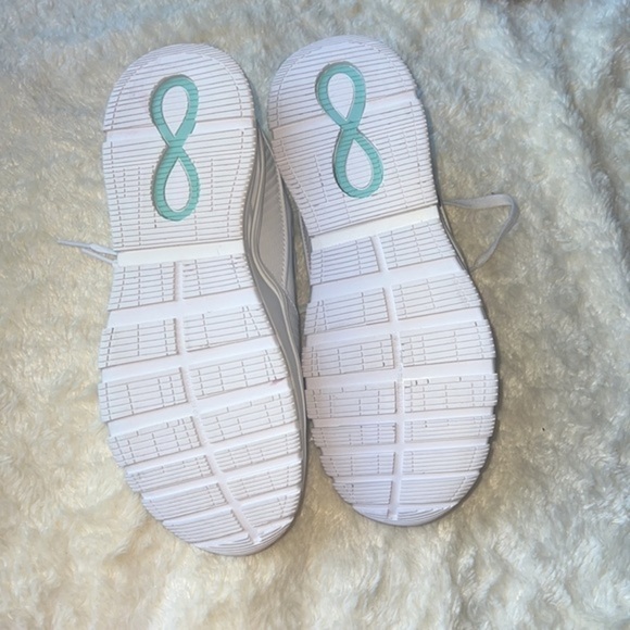 Infinity Flow leather  sneakers, size 9.5, - Picture 4 of 4